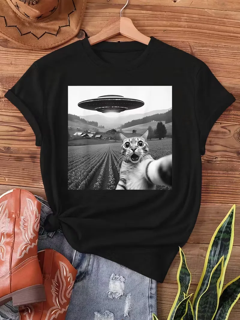 Funny Cat Selfie Graphic T-Shirt Cool Smoking Cat & UFO Cat Meme Black Oversized Casual Tops for Men Women Harajuku