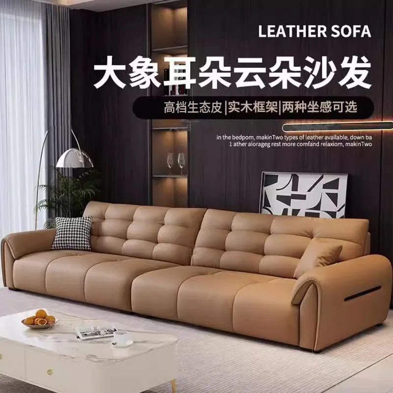 Duża czarna sofa z niedźwiedziem