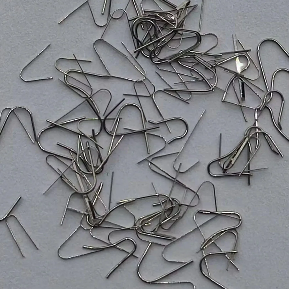 Watch movement accessories, miscellaneous U-shaped V-shaped springs, various sizes, a bag of approximately 100 pieces