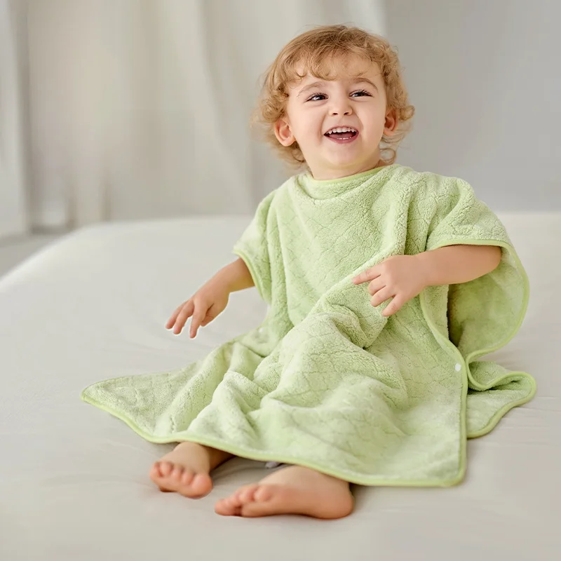 

Kids Wearable Hooded Towel Poncho Coral Fleece Double-Sided Quick Dry Bathrobe Towel for Boys Girls 60x60 70x70