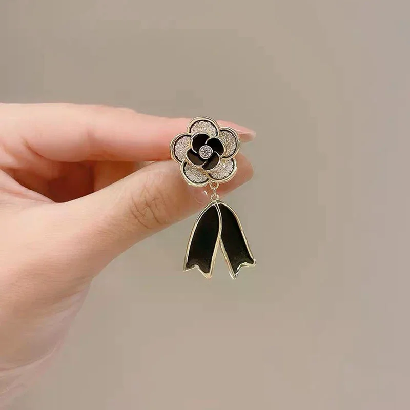 New Flower Brooch Camellia Blossom Ribbon Pin Fashion Women Corsage Accessories Suit Sweater Pin Buckle Clothing Jewelry