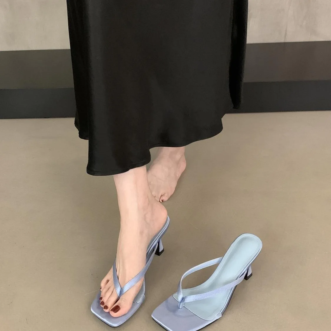 Modern Style Women's Summer High Heel Sandals Fashionable T-Strap Open-Toe Slip-On Pumps Commuter Friendly Outerwear Sandals