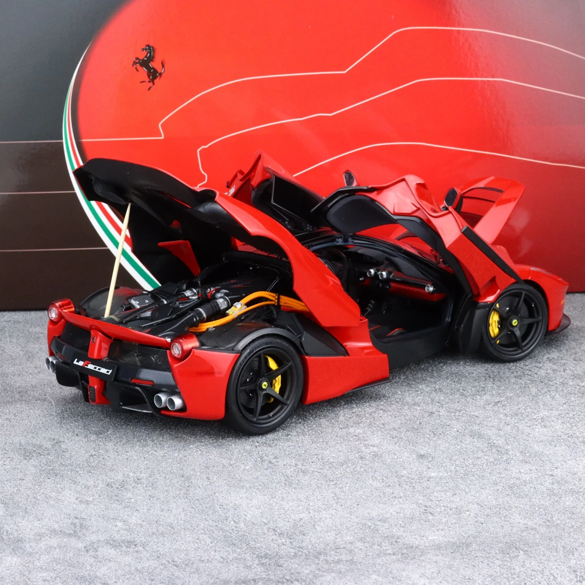 โมเดลรถเหล็กหล่อ BBR Diecast ขนาด 1/18 รุ่น LaFerrari ของเล่นรถเฟอร์รารี่แบบเปิดได้เต็มรูปแบบ ของเล่นสำหรับเด็กผู้ชาย ของแท้พร้อมกล่อง