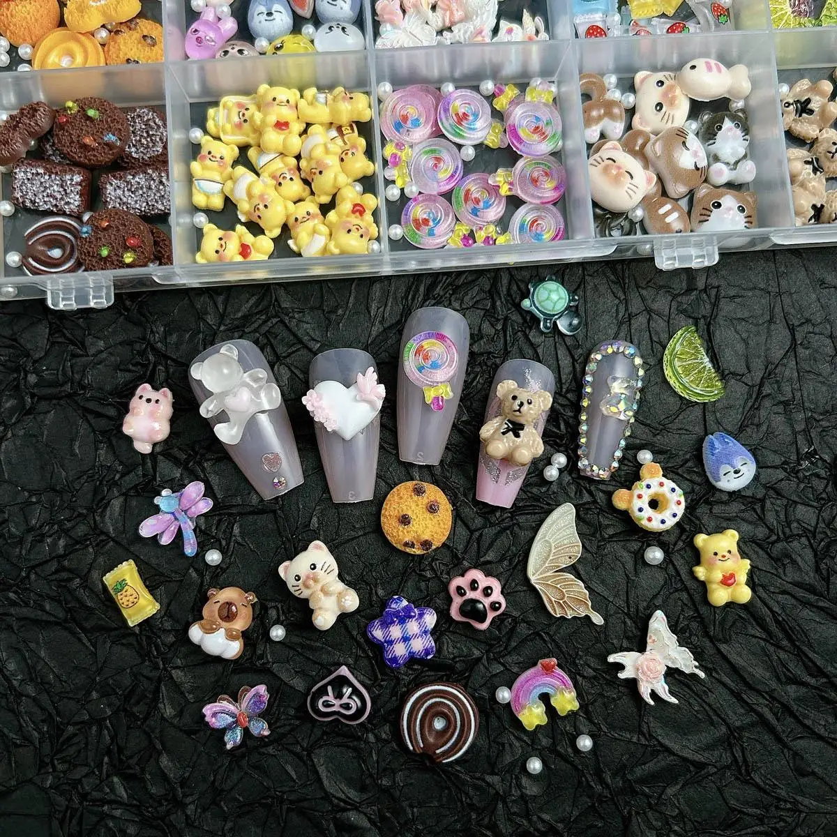 1Box Cartoon gemischte bunte Schleife Erdbeere Schokolade Nail Art Zubehör 3D Harz süße Katze Welpe Krabbe Bär Nagel Charm Zubehör