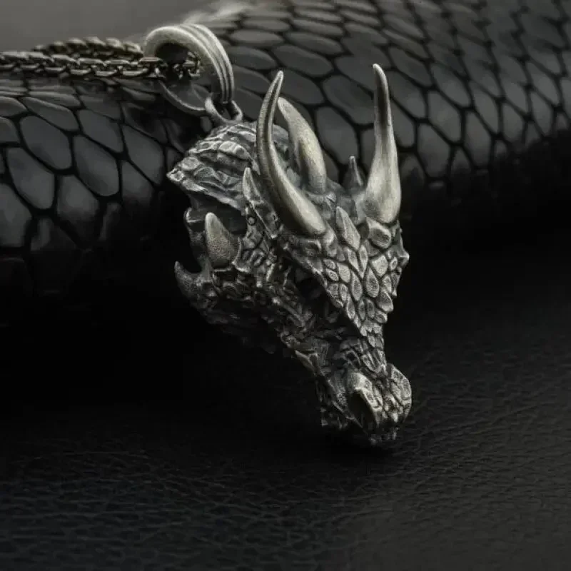 Domineering Triangle Dragon Head Twelve Zodiac Dragon Animal Pendant Necklace Men\\'s Cool Jewelry Accessories