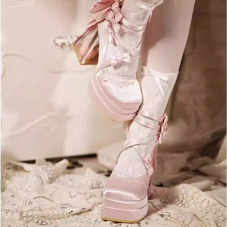 

Kawaii 2025 г., новые оригинальные туфли Мэри Джейн на высоком каблуке в стиле Лолиты, милая девушка, атласная лента с бантом, элегантные туфли Мэри Джейн, женские туфли-лодочки на хрустальном каблуке