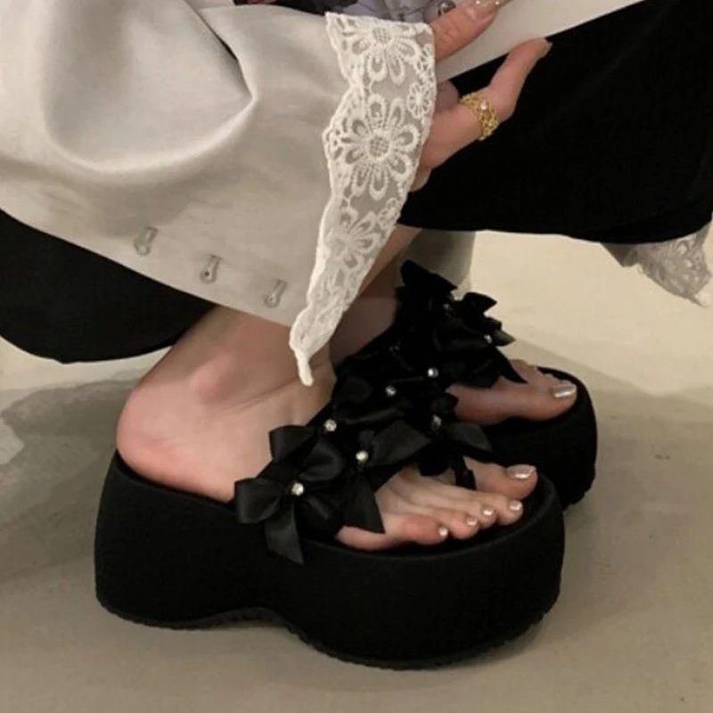 

Женские шлепанцы с бантом и кристаллами, на платформе, с открытым носком, летние сандалии 2026, новые пляжные вьетнамки, повседневные спортивные слайды De Mujer