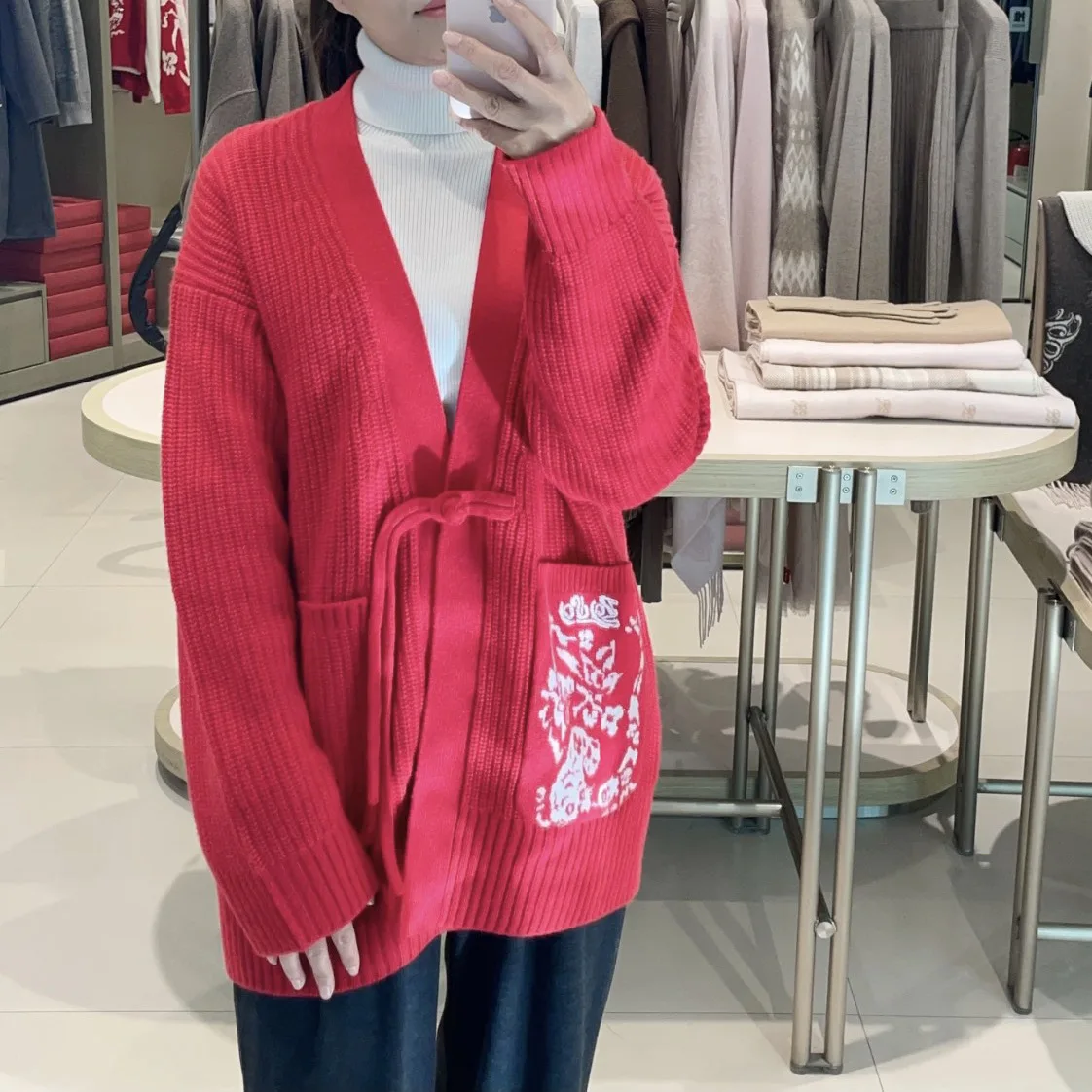 Red sweater women's autumn and winter V-neck jacquard decorative plate buckle knitted sweater cardigan 51c-PB