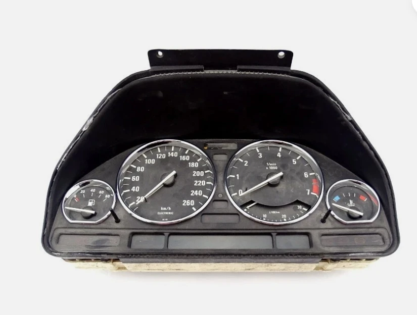 

Циферблатные кольца датчика спидометра, накладка лицевой панели для моделей BMW E32/E34 (хромированное серебро/матовое серебро)