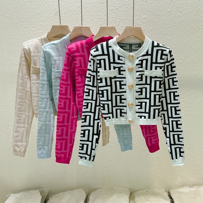 Cardigan en tricot avec lettre Jacquard pour femmes, de haute qualité, à la mode, Vintage, automne, boucle en métal, épaulettes, Cardigan, veste,