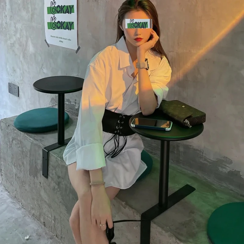 

Iron-Wood Tea Table Space-Saving Wall-Mounted Coffee Stand Sturdy Milk Tea Booth Counter Versatile Cafe Corner Table