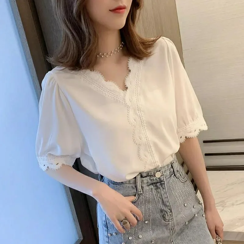 

V-neck Top Design Short-sleeved Shirt Chiffon Shirt T-shirt Seaside Sunscreen Shirt Casual 2024 New Women's Summer Wear