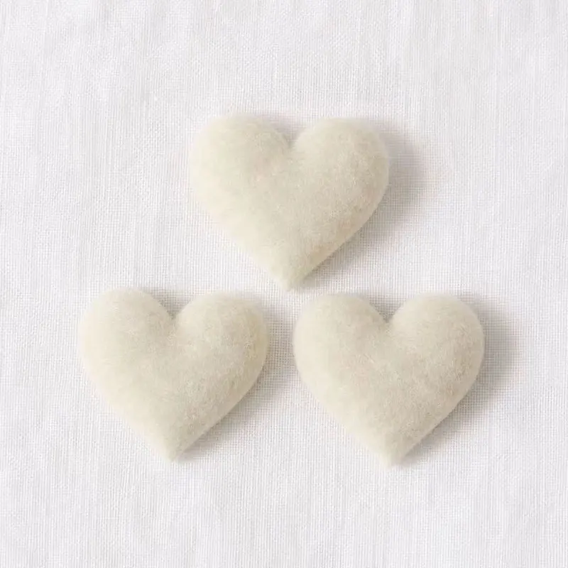 100 Stück Gekräuselte Filz-Herz-Applikationen 3,3x3,5cm Haarspangen-Zubehör für Stofftaschen, Hüte, Socken-Dekorationen – Detail 8