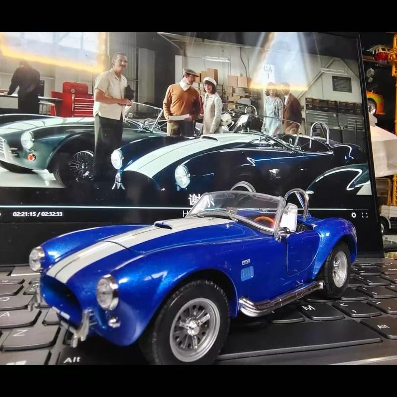 

WELLY 1:24 Ford Shelby Cobra 427 S/C 1965 Alloy Car Diecasts Toy Vehicles Car Model Miniature Scale Model Car Toy For Children