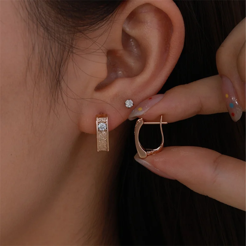 Gold-Plated Alloy T-Bar Clasp ต่างหูสไตล์ Minimalist ผู้หญิงอุปกรณ์เสริมหู