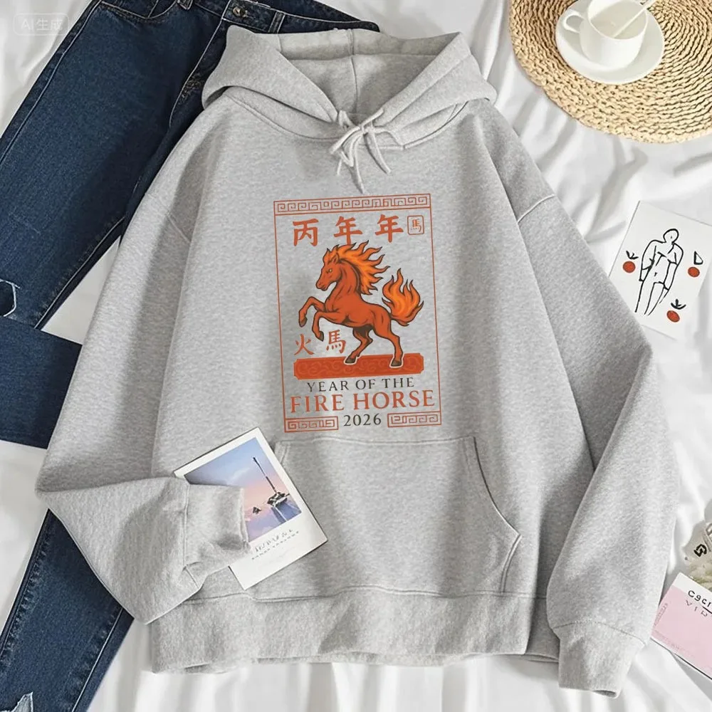 新年 2026 パーカー 火馬干支スウェットシャツ ユニセックス エッセンシャル パーカー 占星術愛好家へのギフト 共通デザイン プルオーバー