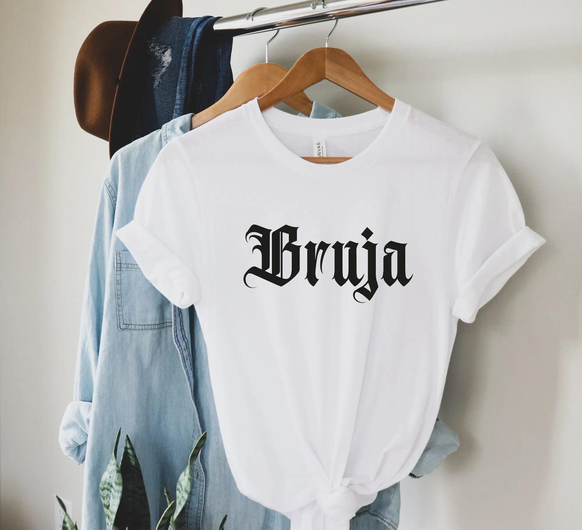 Bruja T Shirt Halloween Latina Chingona Witch Pero Bonita Jersey  Hispanic Mexico Mexican Spanish