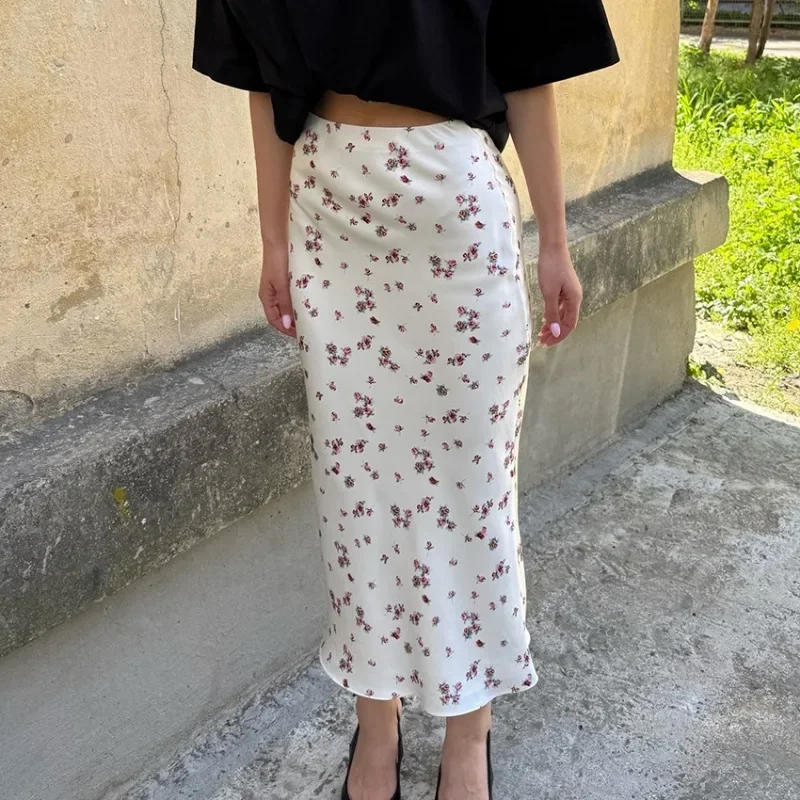 

2026 Summer New Floral Slim Fitting Hip Wrapping A Line Skirt for Women Design Inspired Straight Tube Exuding Elegance Fashion