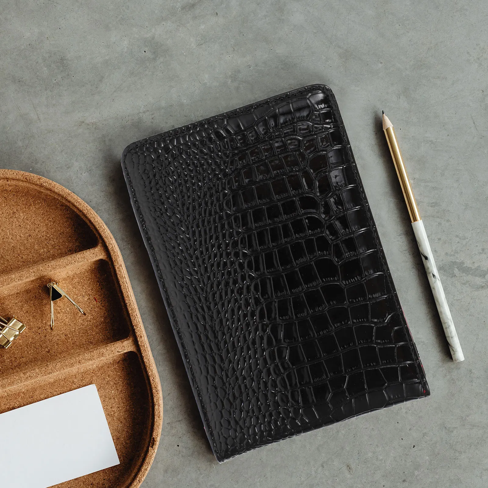 

1Pcs Integral Book Case Vintage Style Imitation Cover Sturdy Notebook Protector Stationery Supplies