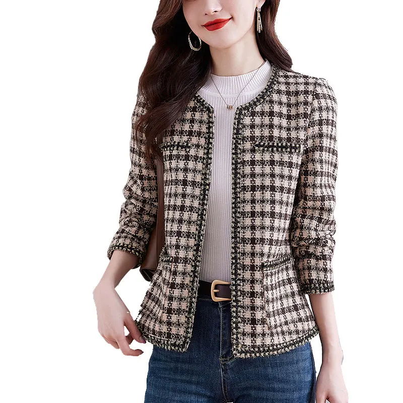 

Black and white checkered women's long sleeved tweed jacket 2024 new autumn/winter small fragrance style top