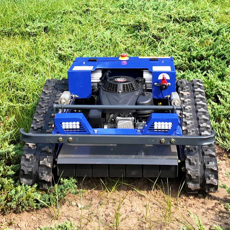 Personalizzato Un robot che può essere un tosaerba telecomandato dotato di pale da neve regolabili e spazzaneve multifunzionali.