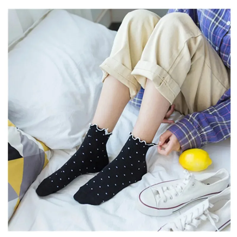 New Women Cotton Cusual White Black Socks Girls Cute Crimped Ankle Sock Stripes Dots Heart Short Socks Calcetines Mujer Sokken