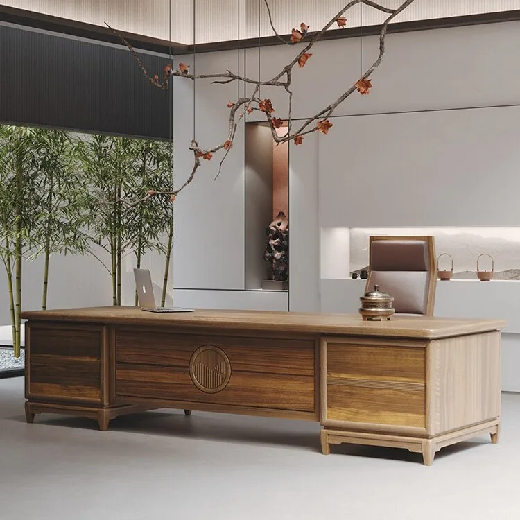 

Офисный стол начальника из цельного дерева. Большой классный стол. Стул для менеджера президента. Комбинация офисного стола и стула в китайском стиле.