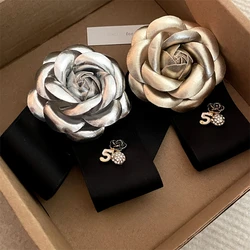 High-end Leather Camellia Flower Brooch Fabric Bow Tie Shirt Collar Pins Elegant Lapel Pin Wedding Party Badge Fashion Jewelry