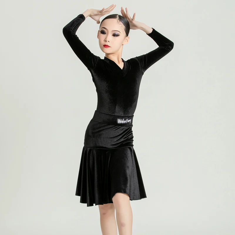 ที่กําหนดเองผู้หญิงเด็กสาวแจ๊สละตินเต้นรําชุดกํามะหยี่มืออาชีพการแข่งขันฝึกชุด Fringe กระโปรง