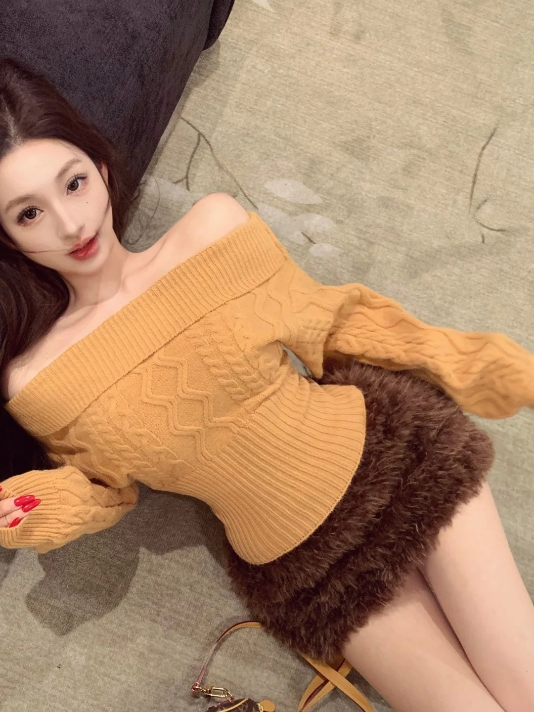 

Korean Style Spicy Girl Pure Desire One Shoulder Long Sleeve Knitted Top High Waist A-Line Short Skirt Two-Piece Set Women Ea...