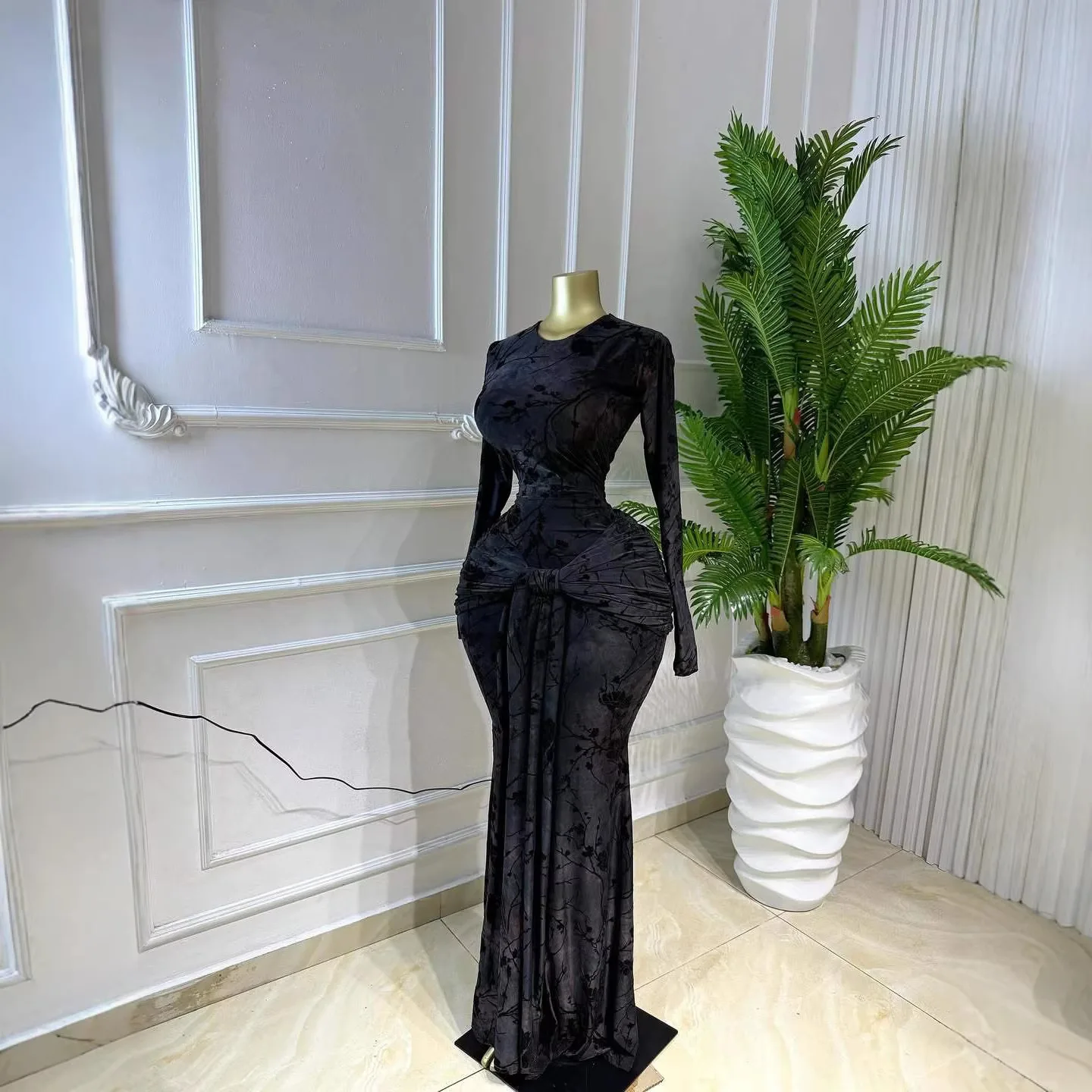 

Элегантное платье-рубашка с принтом, круглым вырезом, длинными рукавами, сборками и лентами, приталенное, весна 2026, женское