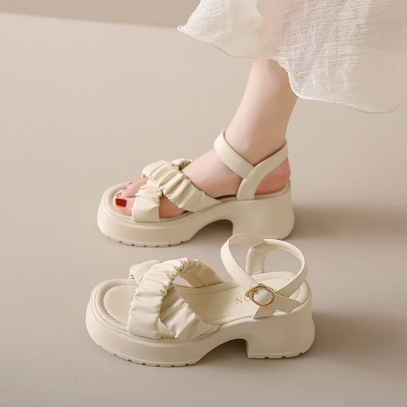 Fairy style thick soled sandals for women wearing summer 2024 new thick heel cross strap fashionable beach shoes