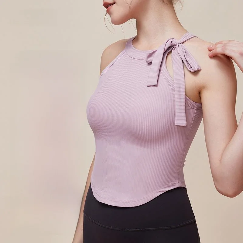 ヌードレースアップハイカラースポーツブラは美しい肩を披露し、40歳以上の中高年女性に最適です。