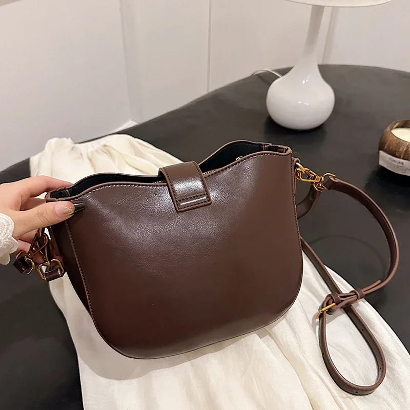 2025 Fashion Retro Women's Bag Versatile Casual Single Shoulder Slant Commuter Simple and Atmospheric Bucket Bag Bolso Crossbody