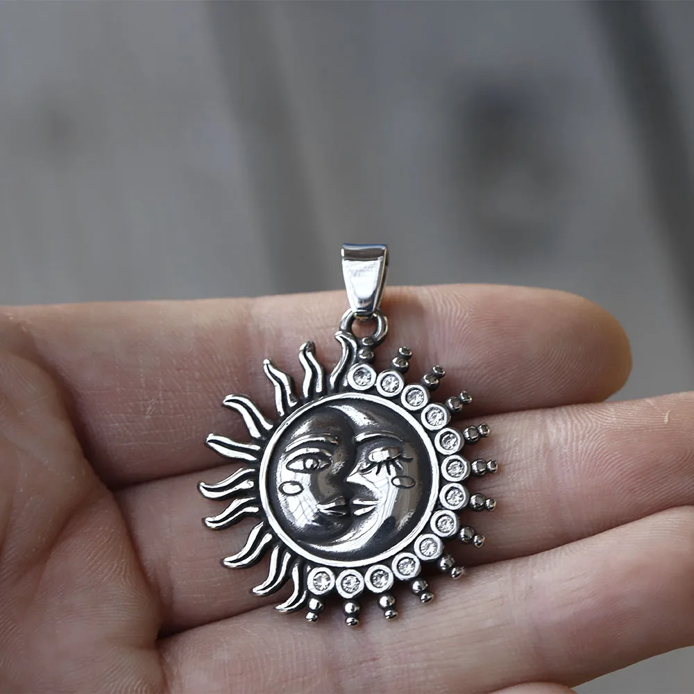 2024 New Arrive Fashion Moon And Sun Face Pendant Necklace With Stars Men Women Round Charm Jewelry Couple Gift