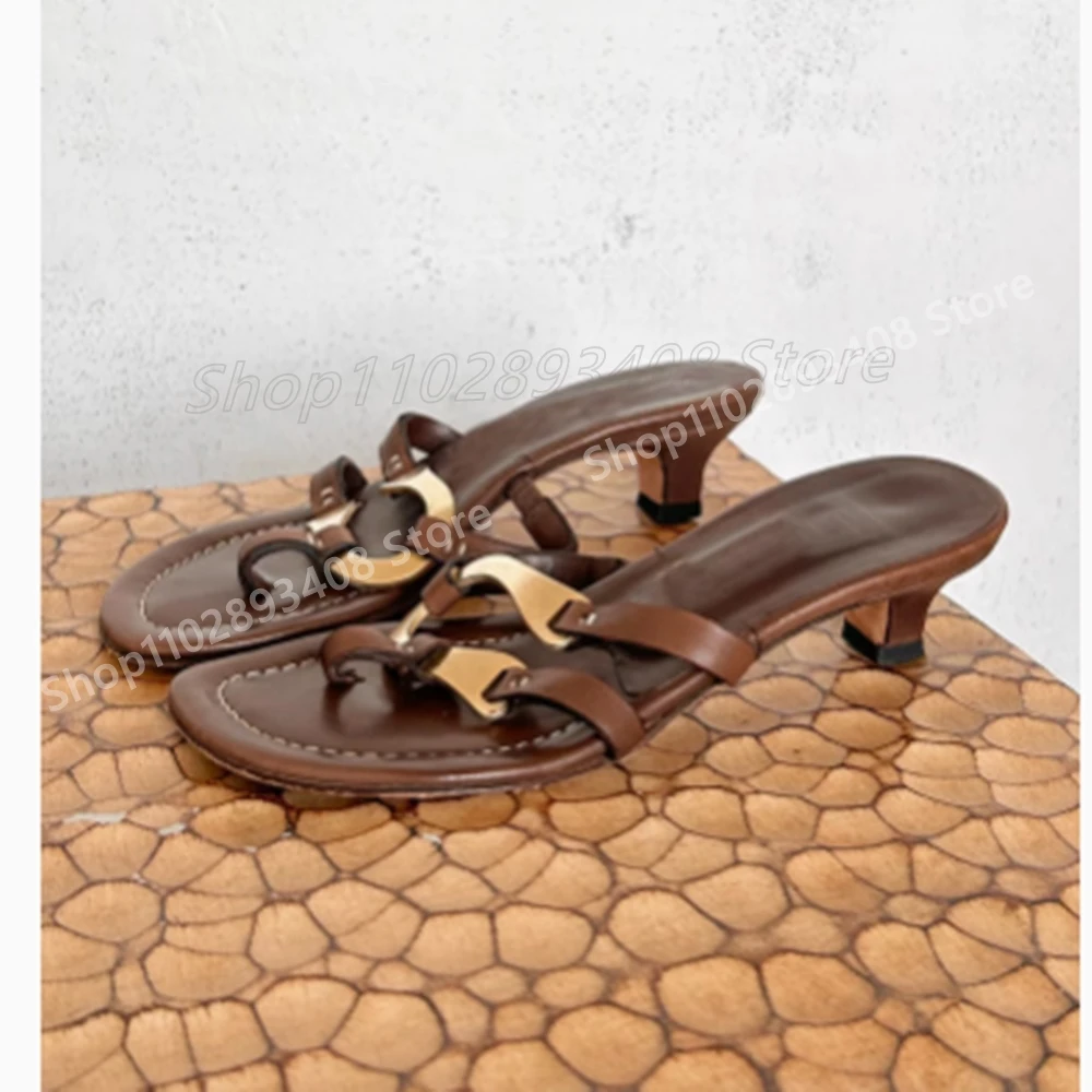 Elegant Brown Matte Leather Hollow Slippers Split Toe Metal Retro Style Low High Heel Women Shoes 2025 New Summer Para Mujere