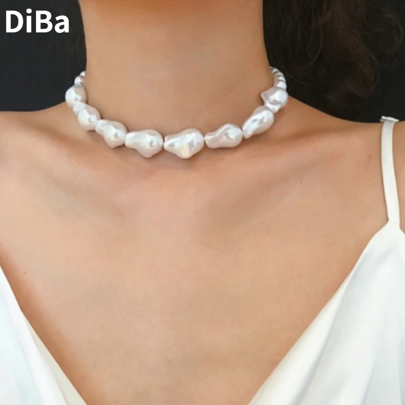 Collier de perles simulées irrégulières géométriques pour femmes, tour de cou court populaire, bijoux modernes, cadeaux de mariage, accessoires tendance