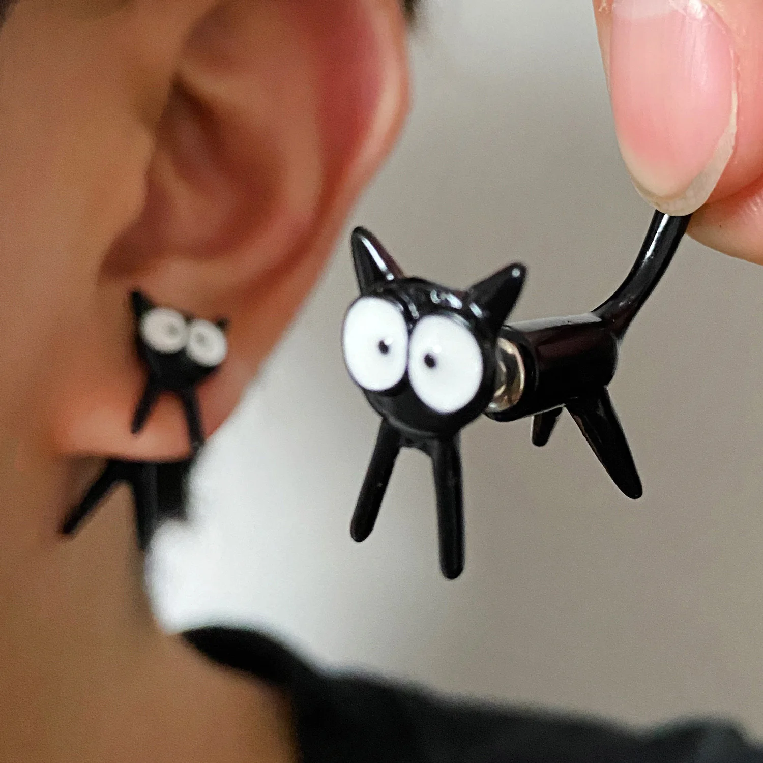 2 stücke niedliche schwarze Katze Ohr stecker für Frauen Mädchen kreative Geschenk Ohr Piercing Schmuck