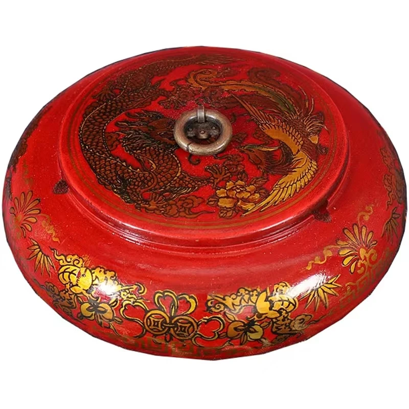 

Chinese-style retro-classical ashtray with wooden copper, red and black decoration, creative gifts personality as a gift.