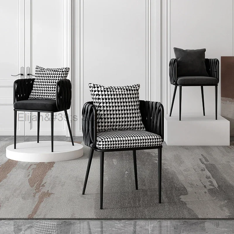 كراسي تناول طعام بسيطة ومريحة ، أرجل معدنية سوداء ، كرسي لخلع الملابس في صالة ، أثاث منزلي حديث ، مطبخ مصمم