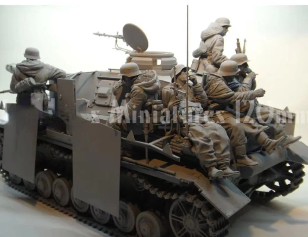 

1/16 Resin Cast Figure Model Historical Military Tank Carrying Infantry Soldier 6 Persons Unassembled Unpainted Free Shipping