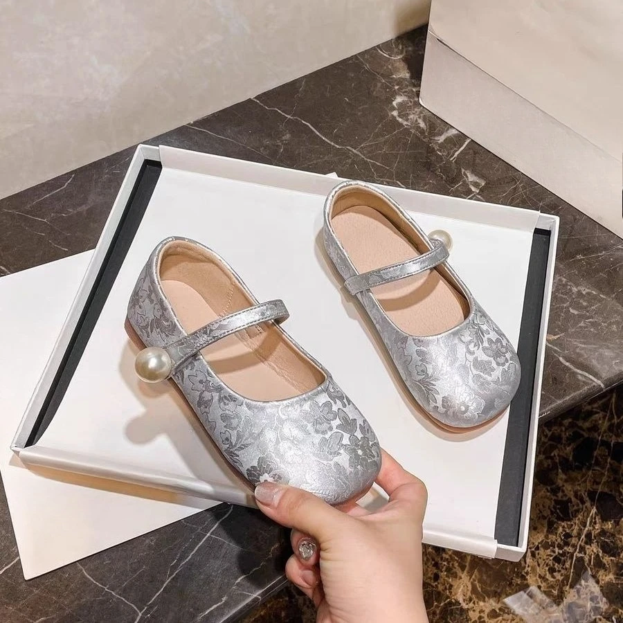 

Туфли принцессы для девочек, легкая детская повседневная обувь на мягкой подошве на плоской подошве, милый дизайн, школьная повседневная обувь для маленьких девочек