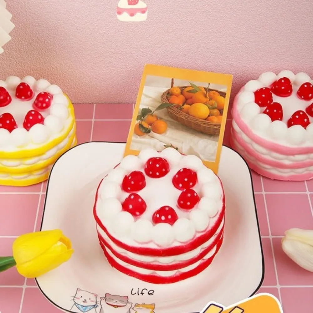 Simulation Erdbeere Geburtstagstorte Squeeze Spielzeug Pony Kuchen PU Squishy Fingerspitze Spielzeug Creme Blaster Druckentlastung