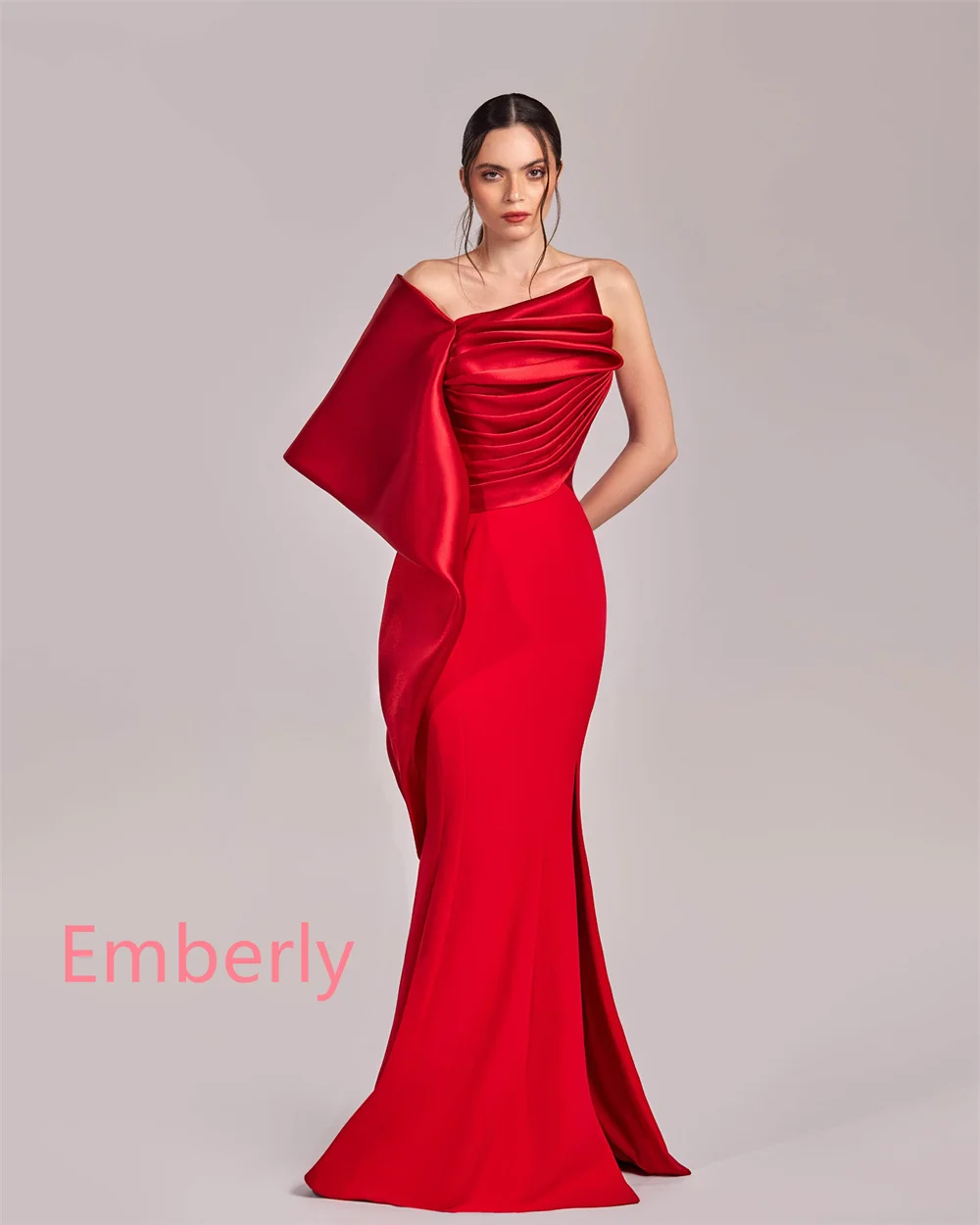 Maßgeschneidertes Meerjungfrau-Abendkleid aus modernem rotem Satin, modisches U-Boot-Ausschnitt, eine Schulter, ärmelloses Partykleid, klassisches Ballkleid