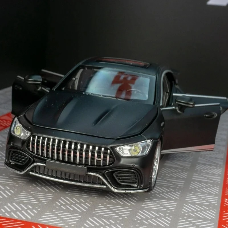 لنموذج سيارة مرسيدس GT63 سبيكة 1:32، يمكن فتح الأبواب سيارة لعبة للأطفال مع وظائف الصوت والإضاءة المحاكاة