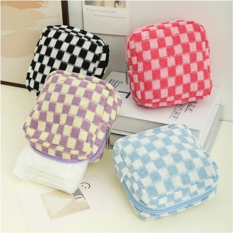 Knitted Checkerboard Coin Purse Women Cosmetic Bags Makeup Bag Women Girl Sanitary Napkin Tampon Bag Small Wallet Coin Pouch