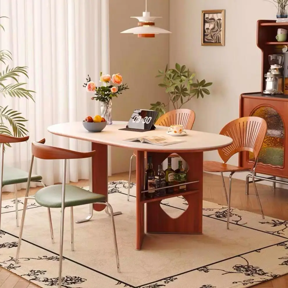 Tavolo da pranzo antico in legno massello nordico francese con lastra di roccia color crema moderno e semplice