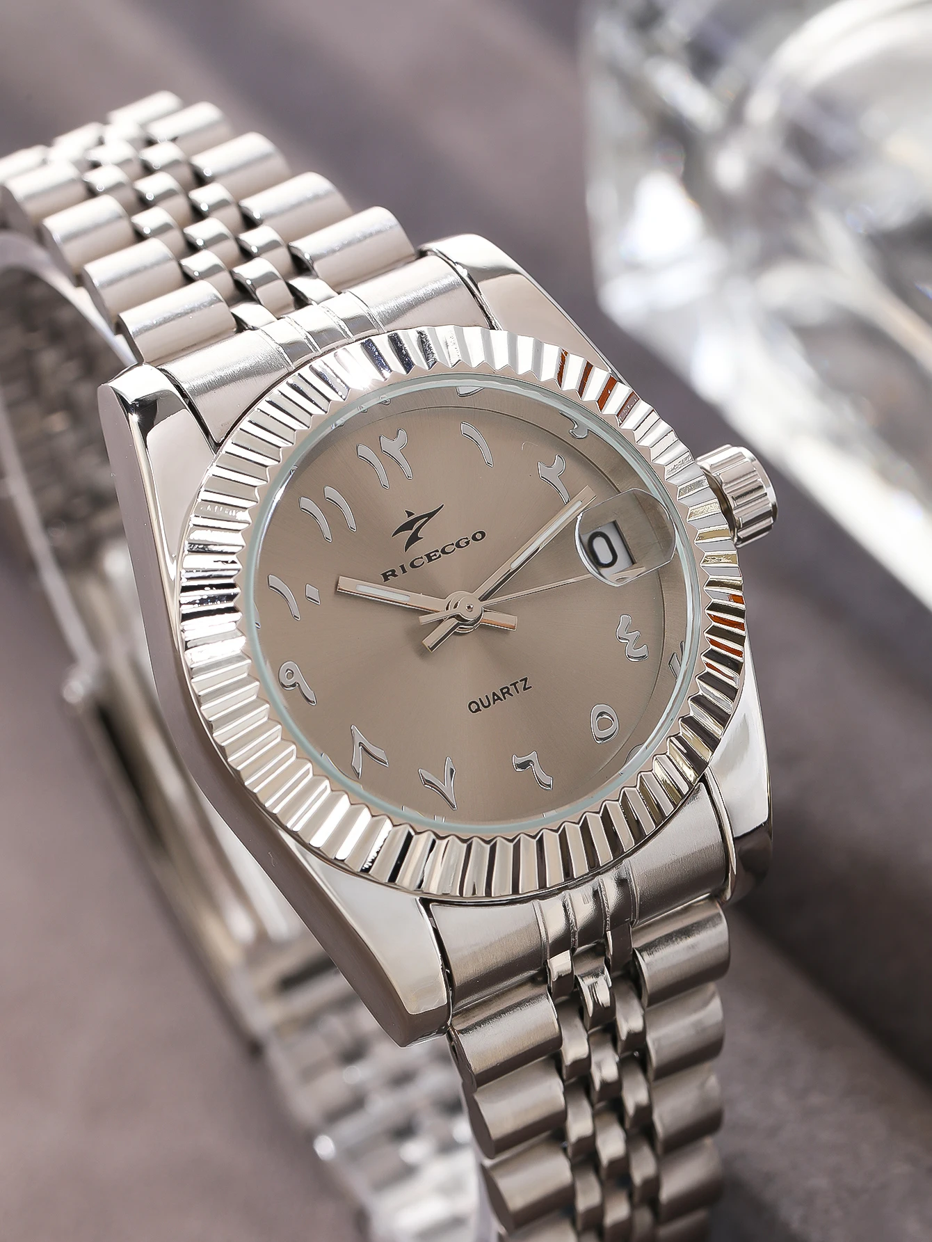 Women\'s Fashion Round Wristwatches Luxury Female Special Dial Plate Bracelet Clock Quartz Watches for Birthday Holiday Gift