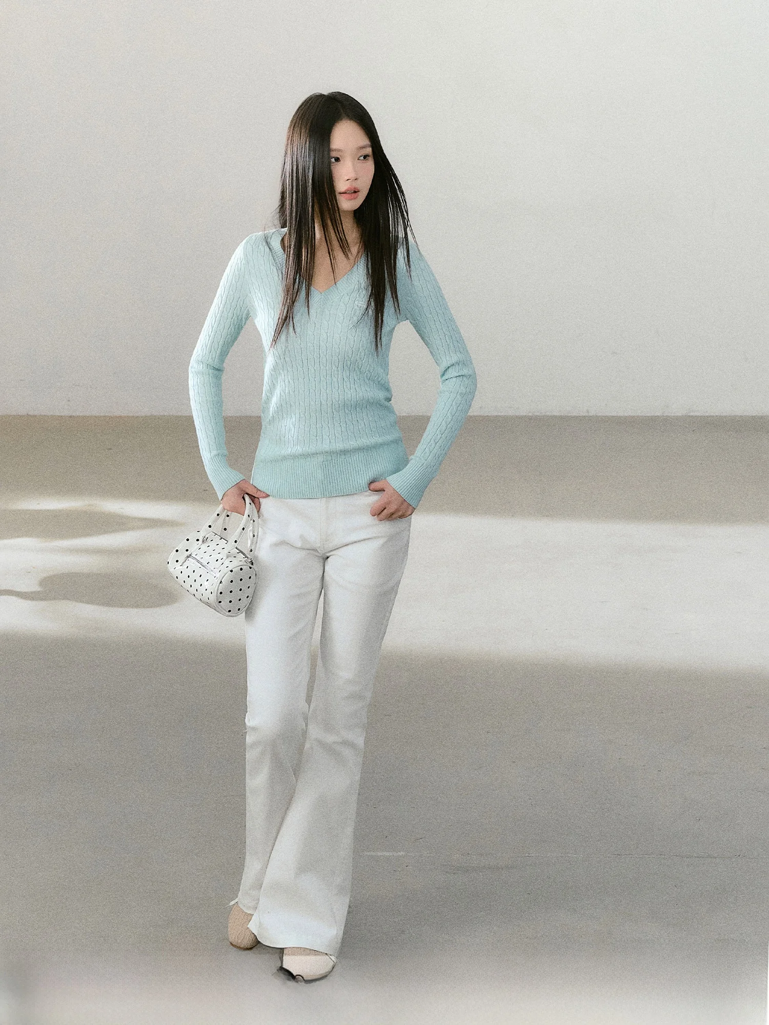 

Облегающий вязаный свитер из смесовой шерсти с длинными рукавами и V-образным вырезом CYNi Underglaze, серия Spring Sunine, повседневный базовый топ