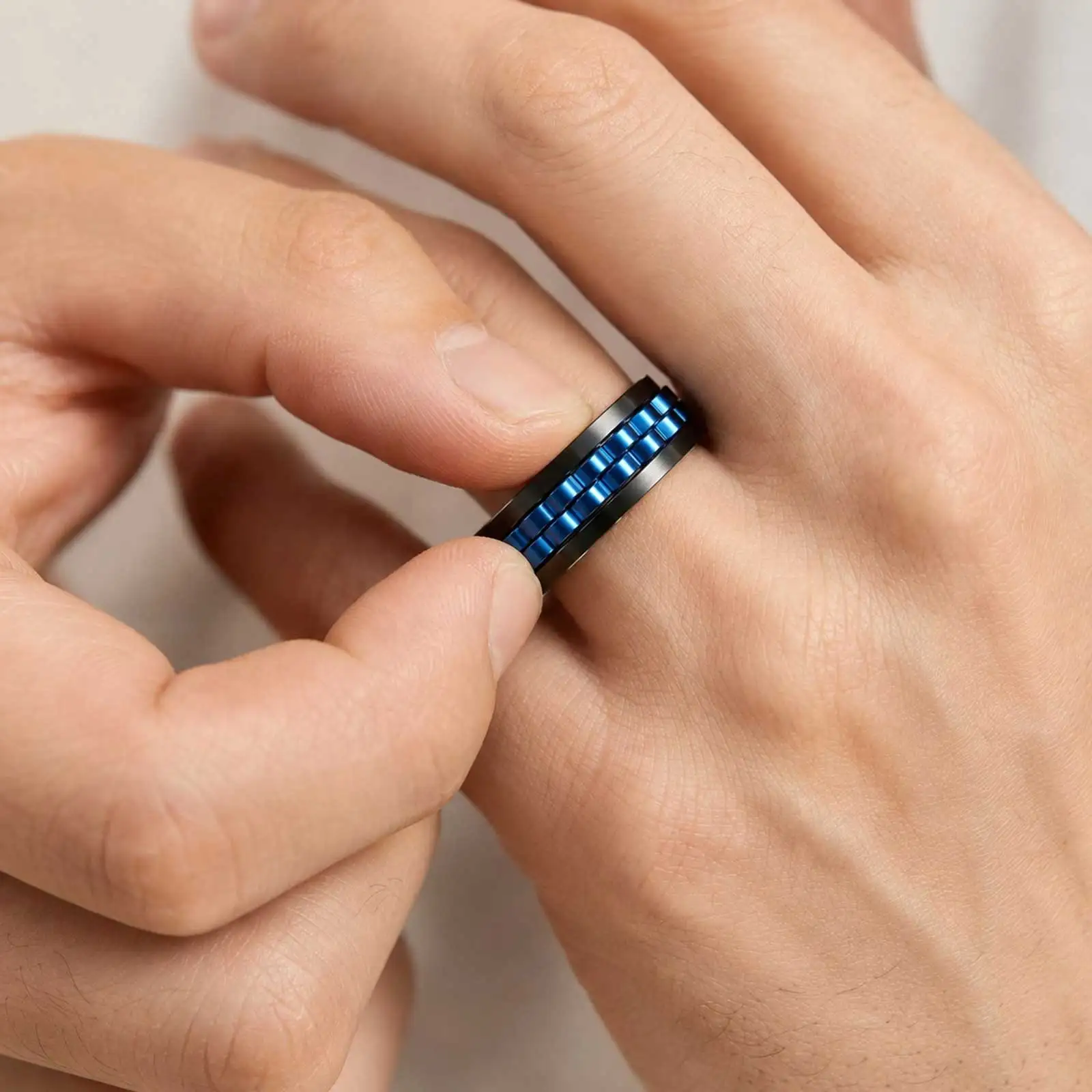 Vnox Herren Edelstahl Spinner Fidget Ring, Anti-Angst Drehbarer Kreuzketten-Ehering, Stressabbauendes Fingerschmuck-Geschenk – Detail 4